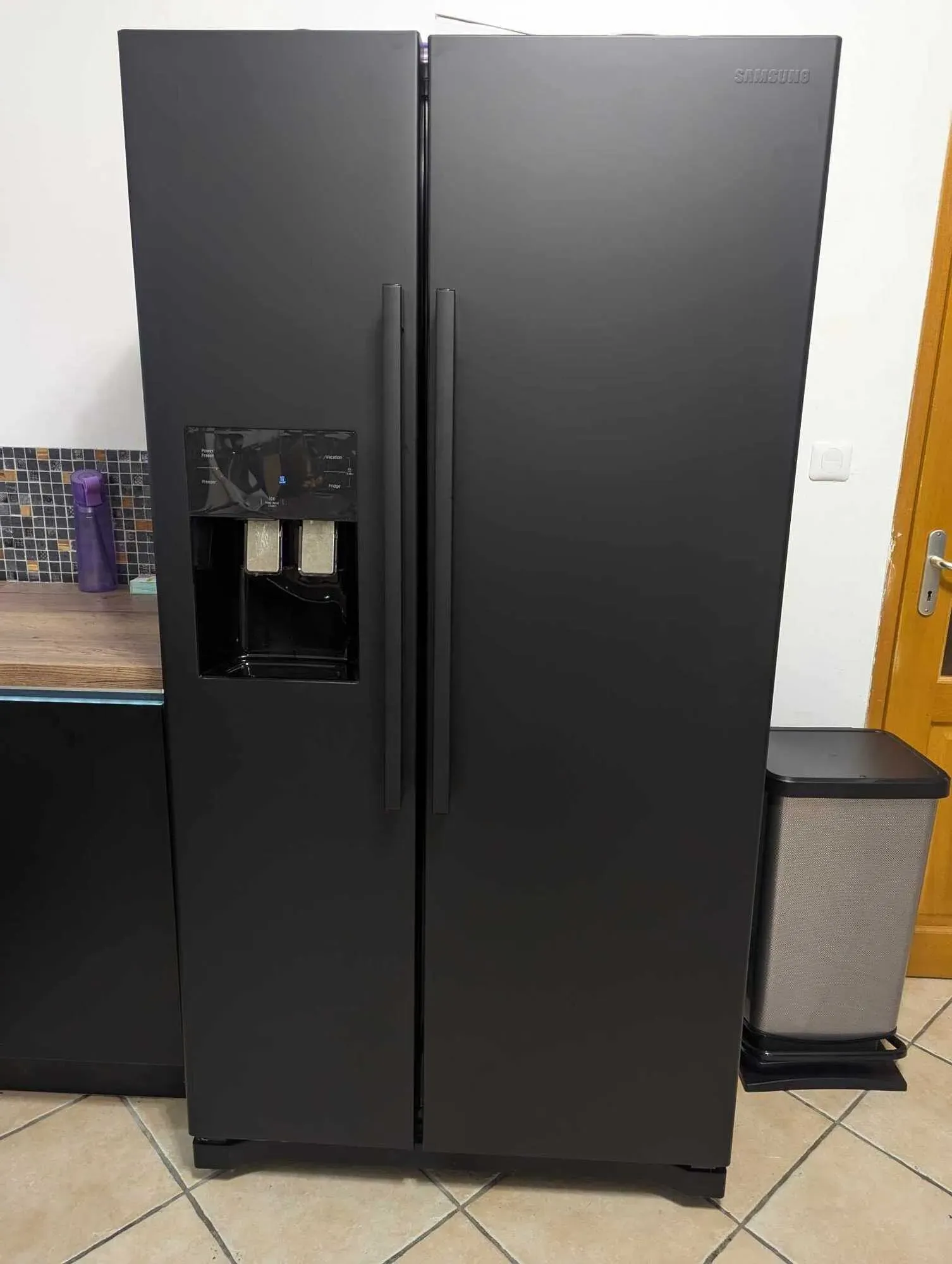 Covering refigirateur americain noir après