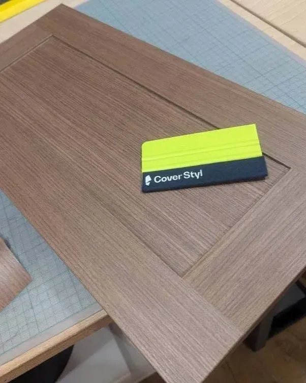 Covering mobiler porte cuisine effet bois texturé après